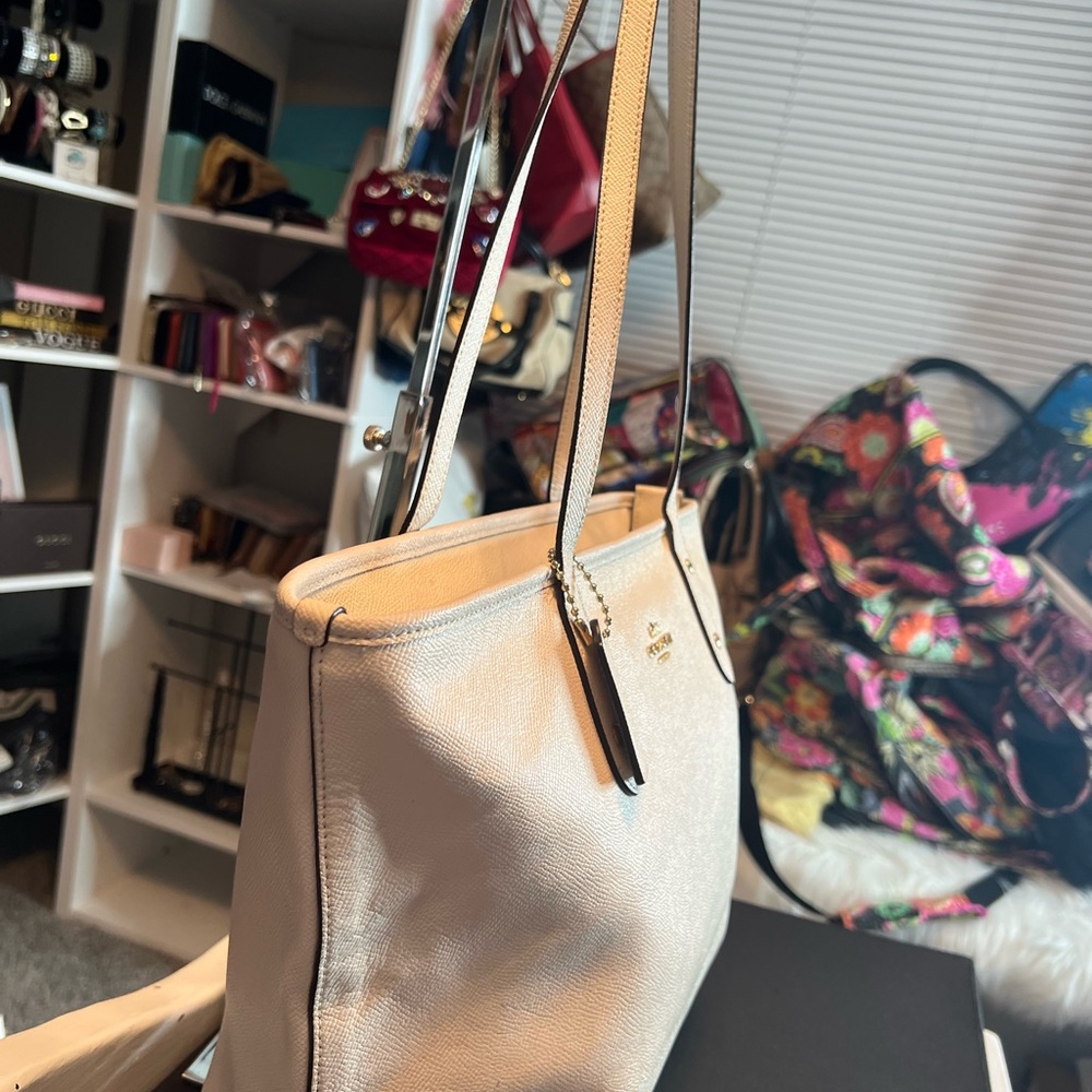 Coach Cream Leather Tote Bag - Picture 3 of 9